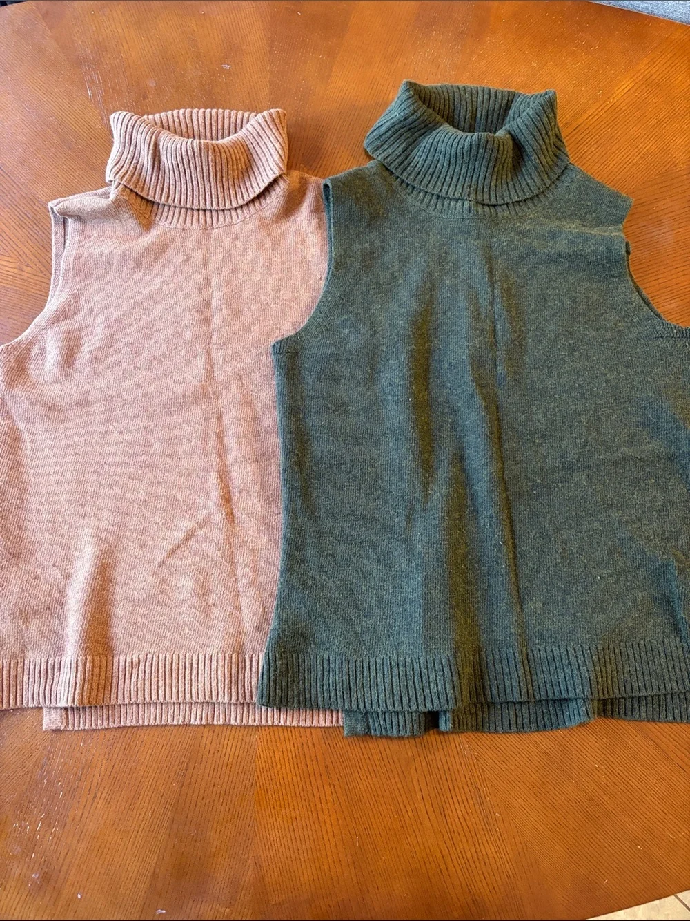Sleeveless Turtleneck Sweater Vest - Olive and Tan